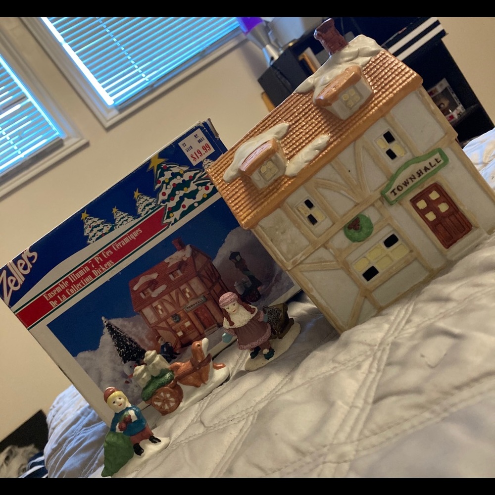 Zellers Dickens Ceramic Christmas House (AS IS)